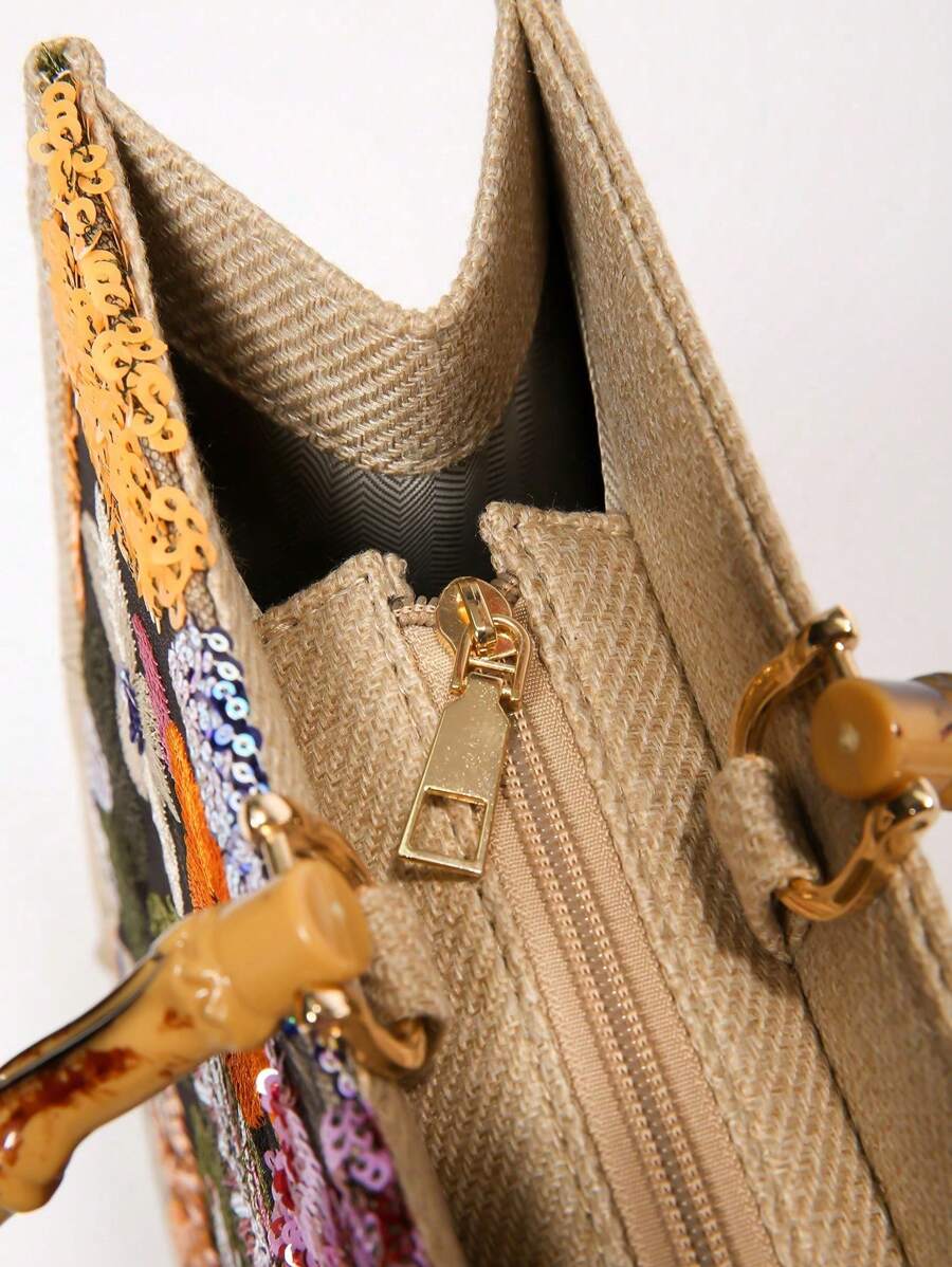 Bolsa bordada com alça de bambu
