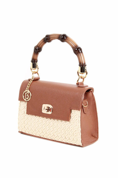 Bolsa palha e couro com alça de bambu