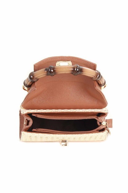 Bolsa palha e couro com alça de bambu
